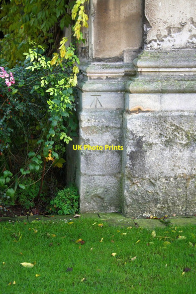 Photo 6"x4" Benchmark on Oxford University Press Oxford\/SP5106 c2014