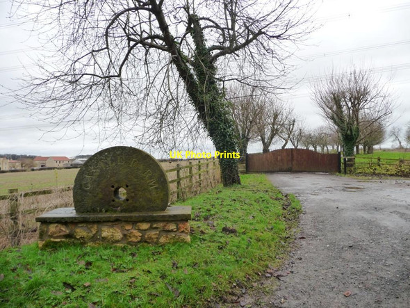 Photo 6"x4" Gated entrance to Castle Farm, off New Road Stapleton\/SE5119 c2014