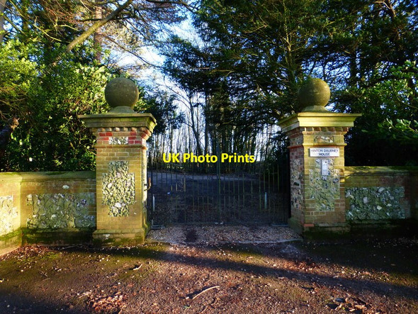 Photo 6"x4" Gateway to Hinton Daubney House Eastland Gate c2014