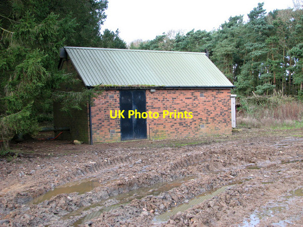 Photo 6"x4" Pump house beside bridleway Swaffham c2014