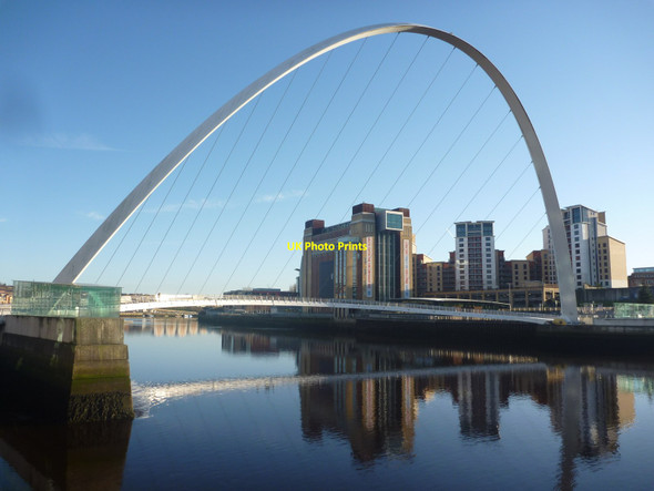 Photo 6"x4" Tyneside Townscape : The Gateshead Millennium Bridge, Newcastle Newcastle upon Tyne c2014