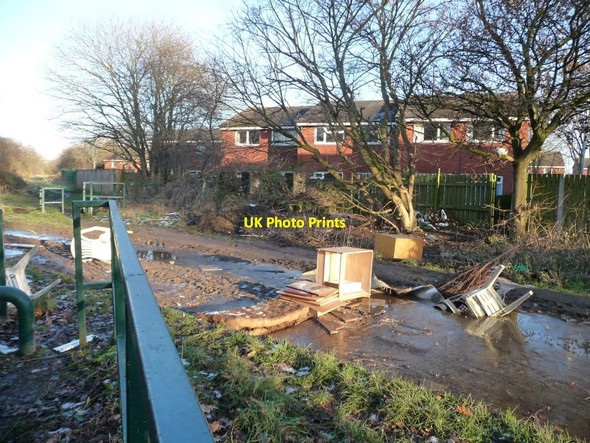 Photo 6"x4" Fly-tipping or play at Howlet Cross Rothwell\/SE3428 c2014