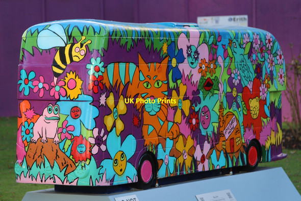 Photo 6"x4" Bus Art, 'At the Bottom of the Garden' Croydon\/TQ3365 c2015