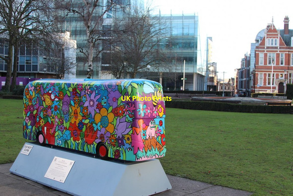 Photo 6"x4" Bus Art, 'At the Bottom of the Garden' Croydon\/TQ3365 c2015 P1