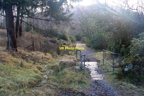 Photo 6"x4" Path to Glenfinnan Hotel Glenfinnan c2015