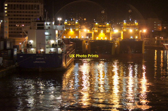 Photo 6"x4" Victoria Dock, Aberdeen, at night Aberdeen\/NJ9206 c2015