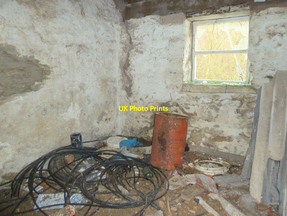 Photo 6"x4" Interior of small building on east bank of Whitendale River Sykes\/SD6351 c2015