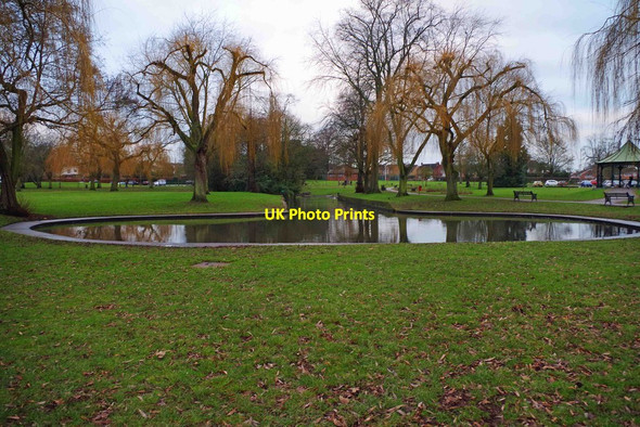 Photo 6"x4" Lake in Sanders Park, Bromsgrove, Worcs Bromsgrove c2015