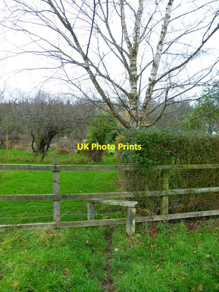 Photo 6"x4" Footpath crosses stile in back gardens Newtown\/SU6112 c2015