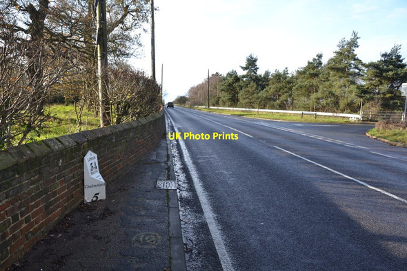 Photo 6"x4" Old Cast Iron Milepost Mowden\/TL7710 c2014