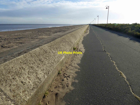 Photo 6"x4" Trusthorpe sea wall and promenade Mablethorpe c2015