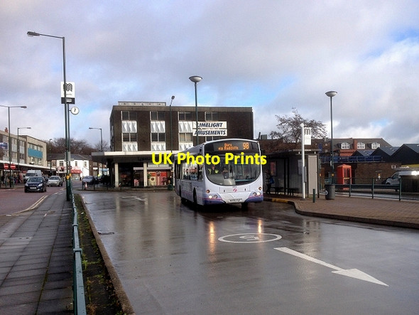 Photo 6"x4" Number 98 Bus Leaving Radcliffe Radcliffe\/SD7807 c2015