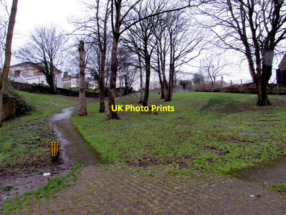 Photo 6"x4" Chapel Park path towards Stow Hill, Newport Newport\/Casnewydd c2015