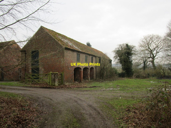 Photo 6"x4" Farm buildings, Mount Pleasant Lund\/SE9748 c2015