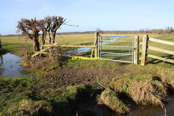 Photo 6"x4" Gateway on the Thames Path Burcot\/SU5695 c2015