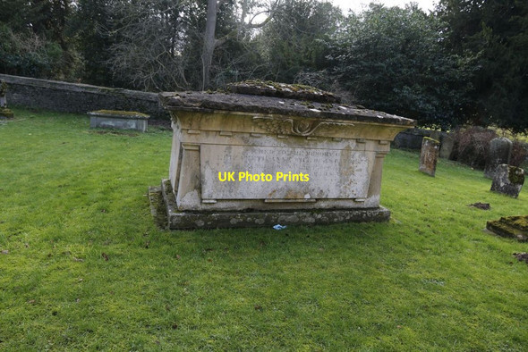 Photo 6"x4" Tomb in the Churchyard Kingston Bagpuize c2015