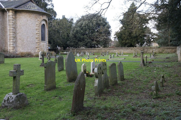 Photo 6"x4" East End Churchyard Kingston Bagpuize c2015