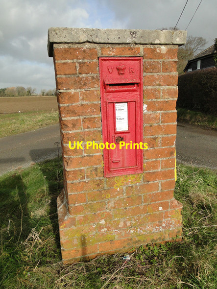 Photo 6"x4" Victorian Postbox at Cross Road Harleston\/TM2483 c2015
