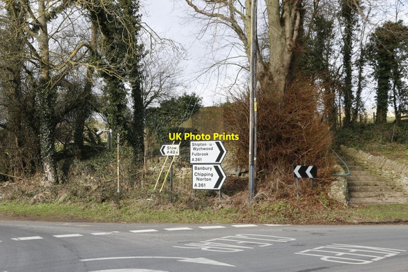 Photo 6"x4" Pillbox Across the Road Burford\/SP2512 c2015