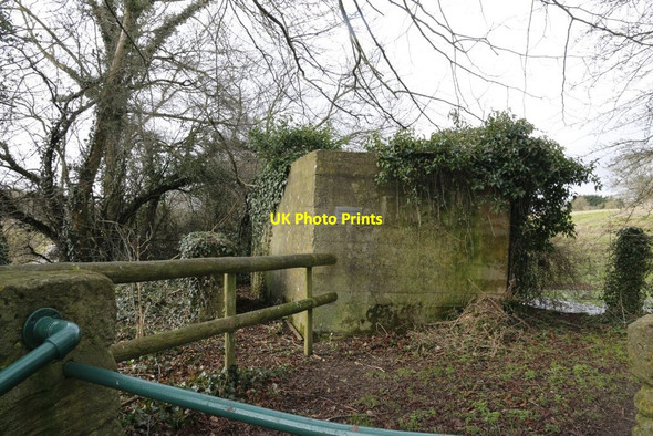 Photo 6"x4" Blocked up Pillbox Burford\/SP2512 c2015