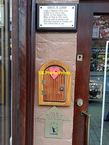 Photo 6"x4" Seen by a shop door in Ledbury Ledbury c2015