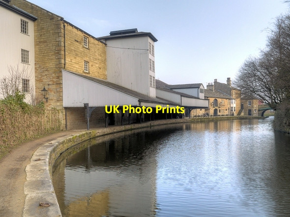Photo 6"x4" Burnley Wharf, Leeds and Liverpool Canal Burnley c2015