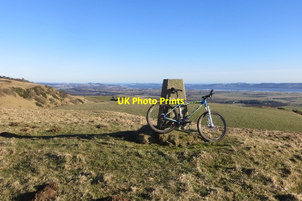 Photo 6"x4" Kinnaird Hill triangulation pillar Kinnaird\/NO2428 c2015
