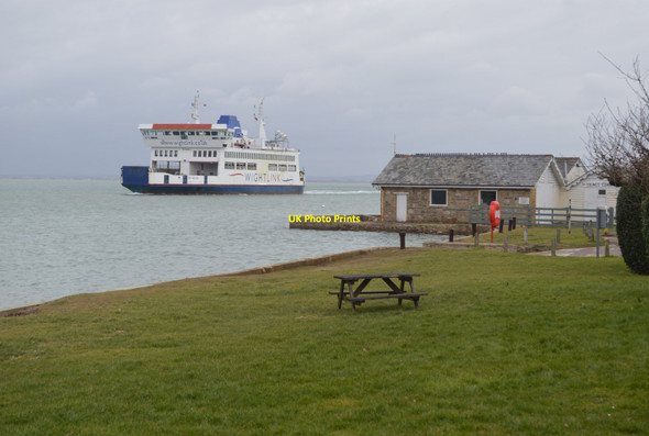 Photo 6"x4" Wightlink ferry approaching Fishbourne Fishbourne\/SZ5592 c2015