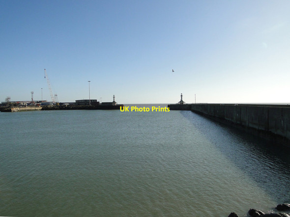Photo 6"x4" The Lowestoft harbour entrance Lowestoft c2015