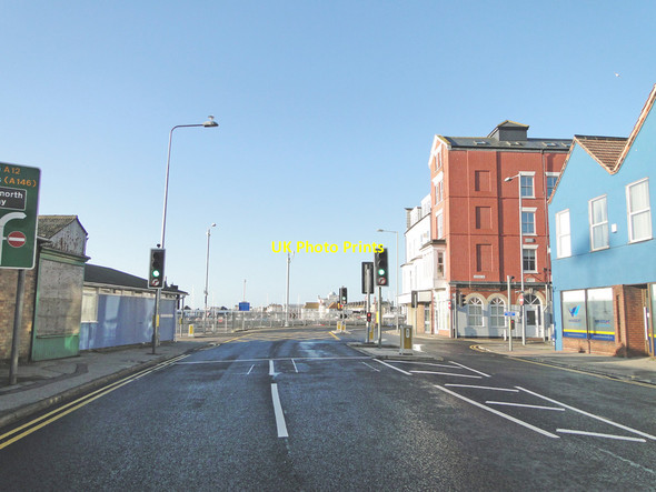 Photo 6"x4" The traffic lights outside the Fish Dock Lowestoft c2015