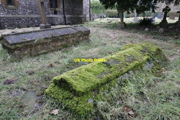 Photo 6"x4" Moss Covered Tomb South Stoke\/SU5983 c2015