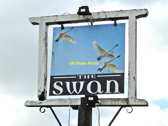 Photo 6"x4" The Swan public house sign Worlingworth c2015