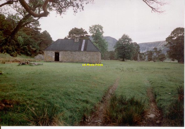 Photo 6"x4" Ruigh-aiteachain bothy Carnachuin c1996