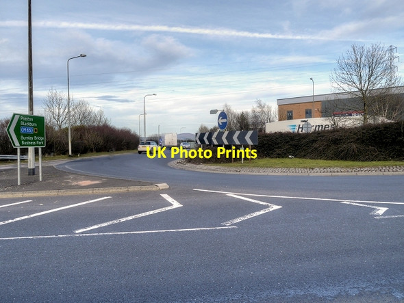 Photo 6"x4" A679 Traffic Island, Accrington Road Padiham c2015
