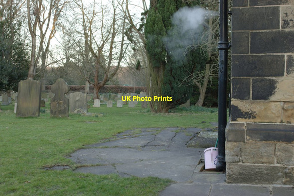 Photo 6"x4" Adel Churchyard Adel c2015
