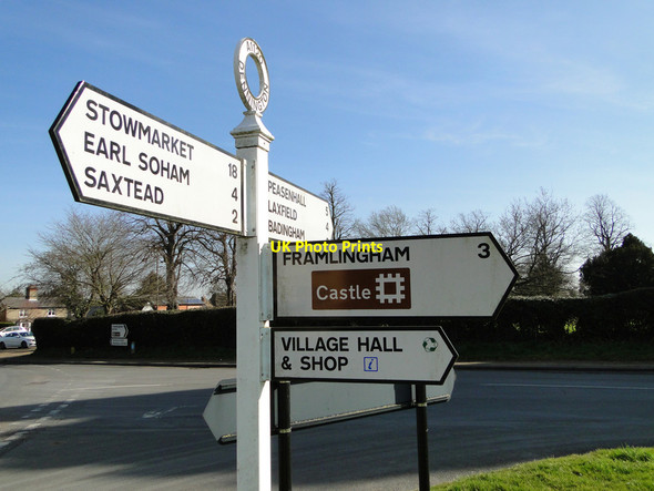 Photo 6"x4" Fingerpost in Dennington Dennington\/TM2867 c2015