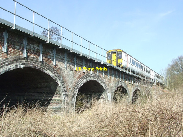 Photo 6"x4" Train On Bridge Mells\/TM4076 c2015