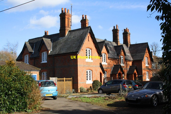 Photo 6"x4" Houses on the Reading Road Wokingham c2015