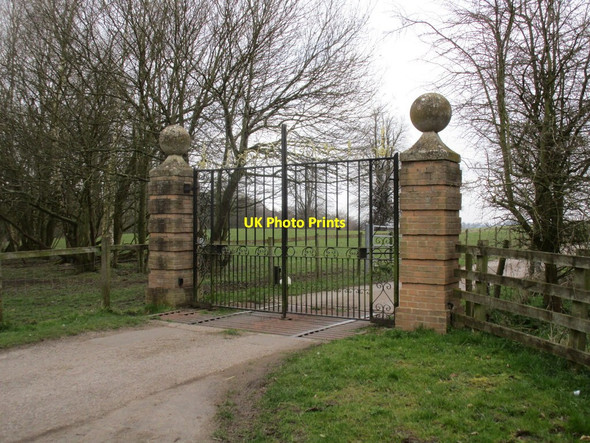 Photo 6"x4" Gateway in Bretby Park Bretby c2015