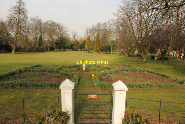 Photo 6"x4" Priory gardens Louth\/TF3387 c2015
