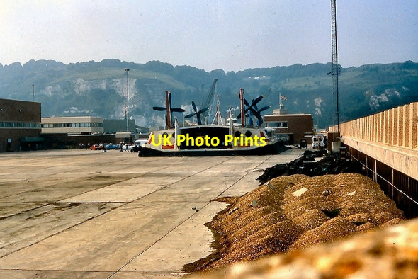 Photo 6"x4" Hovercraft Unloading at Dover Dover\/TR3141 c1979