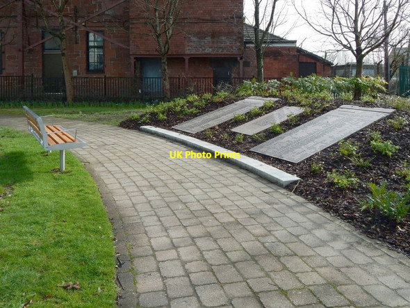 Photo 6"x4" Memorial for employees of the Beardmore works Clydebank\/NS4970 c2015