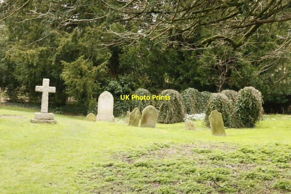 Photo 6"x4" Churchyard on the South Side Didcot c2015