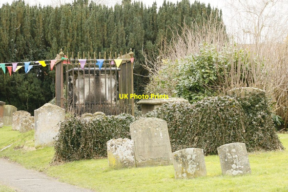 Photo 6"x4" Ivy on the Headstones Didcot c2015