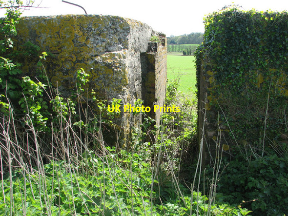 Photo 6"x4" WW2 Vickers machine gun emplacement North Walsham c2014 P1