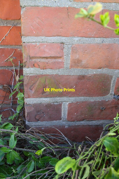 Photo 6"x4" Benchmark on #26 Donkin Hill Reading c2014