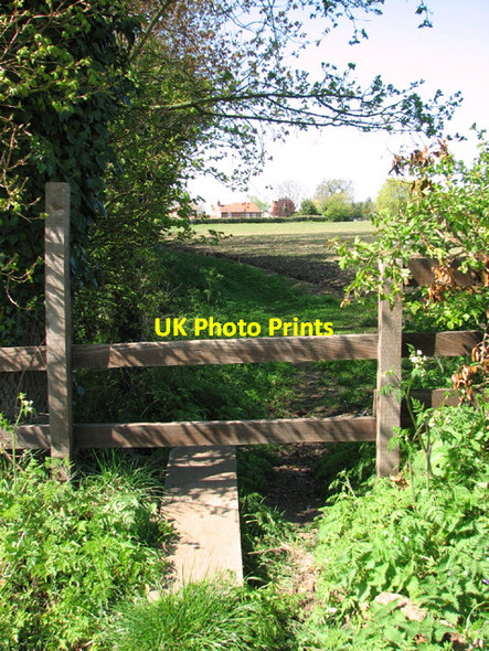 Photo 6"x4" Stile on footpath off Wing's Lane Wood Norton\/TG0128 c2014