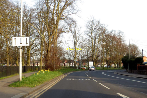 Photo 6"x4" Wokingham Road passing Palmer Park Reading c2014
