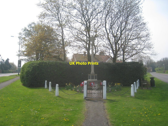Photo 6"x4" The War Memorial, Carlton in Lindrick Carlton in Lindrick c2014