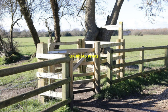Photo 6"x4" Kissing Gate on the Footpath Mortimer West End c2014